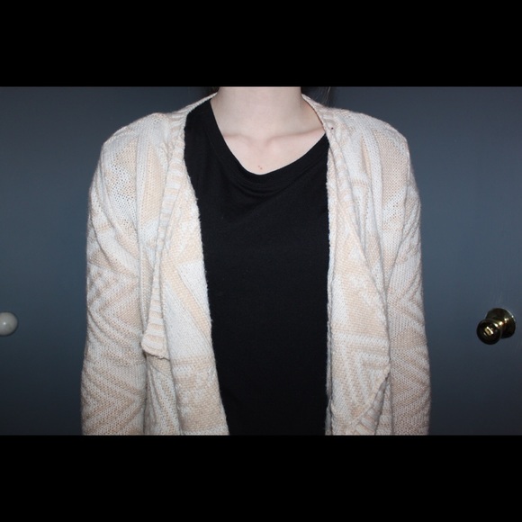 Tan and White Cardigan! - Picture 4 of 5
